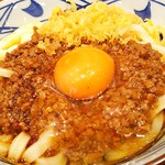 Marugame Seimen - うま辛肉肉釜玉並650円 ちくわ天110円 釜玉は無料