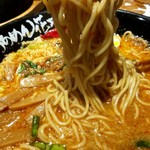 Raamen Kagetsu Arashi - 嵐げんこつ バリ辛らあめん醤油 麺アップ(2019年11月7日)