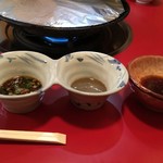 野崎肉店食事処 - タレは焼肉用、ごま、ポン酢の3種類。