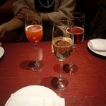 メゾン ポール・ボキューズ - 落ち着いたサロンで食前酒