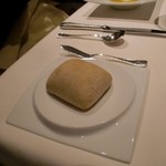 メゾン ポール・ボキューズ - パンは皮は薄めでもちっとしています