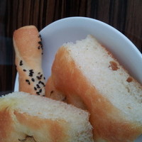 エビスエスクラッシコ - ランチ、フォカッチャとゴマパン（選択可能）