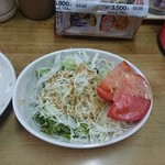 伊勢屋酒店 - サラダ。