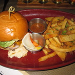 Maui Brewing Company - 2019年の｢MBC･グリドル･チーズ･バーガー｣＄14.50､｢フライ｣＄4.00