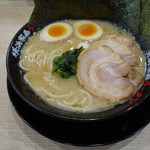 Yokohama Iekei Ramen Yuurakuya - ＭＡＸ盛りらーめん(970円)