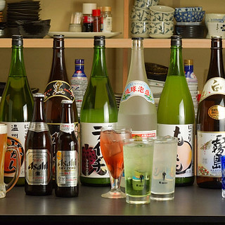 There are about 120 types of drinks, mainly local sake from all over the country!