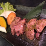 炭火焼肉 明翠園 - 特上たんステーキ ¥2,500