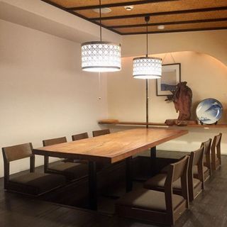 大小さまざまな個室で土佐の漁師料理を満喫！！