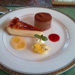 バリエ - 私　デザート　チョコムースとチーズケーキ