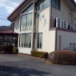 バリエ - 駐車場からの外観