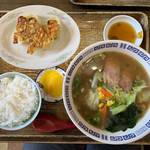 ラーメン天馬 - ラーメン定食ミニ（ギョーザ）750円+野菜180円