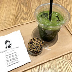 CHASHITSU time - MATCHA CHARGE（300円）と、おはぎバーガーの中から、胡麻づくし（240円）セットでここから50円引き