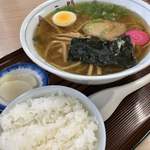 三門そば店 - ラーメンと小ライス 880円