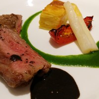 ラ シュセット - イベリコ豚プルマのグリエ ポテトのミルフィーユ ノイリー黒ゴマソース