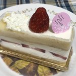 パティスリートレカルム - ふんわりスポンジとクリームが相性の良いショートケーキ！