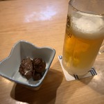 まつ善 - 生ビール（エビス）600円（お通しは有料か無料かよくわかりません。このときは無料でした）