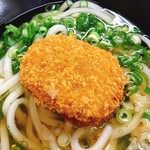 讃岐うどん 上原屋本店 - コロッケをトッピングしました。（2019.11 byジプシーくん）