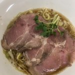 煮干ラーメンとローストビーフとステーキ パリ橋 - 煮干しラーメン(青)