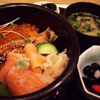 神田明神下 みやび 本店 - 三色丼
