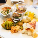 ザ ロイヤルパークホテル アイコニック - 小皿のササミサラダも美味しいです ただ小皿と大皿提供の料理の違いは不明