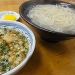 釜あげうどん - 卵入うどん650円