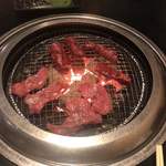Yakiniku Hompo - 焼かれる ハラミ と タン