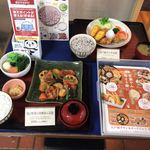 大戸屋 - 人気の定食ディスプレイ