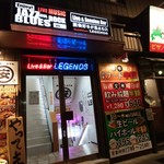 串焼き おでん 安 - 炭リッチの建物の地下です