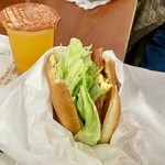 MOS BURGER - 培根雞蛋堡(ベーコンエッグバーガー)・套餐(セット) 70元(約238円)