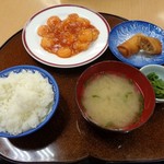 市民食堂 味よし屋 - 海老のチリソース定食