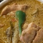 バンコク屋台 カオサン - グリーンカレー 鶏肉柔らか！