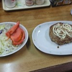 伊勢屋酒店 - ハンバーグ。