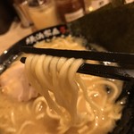 Yokohama Iekei Ramen Yuurakuya - ラーメン醤油