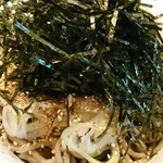 なぜ蕎麦にラー油を入れるのか。 西武新宿店