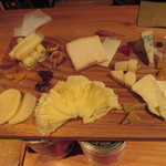 ワインの酒場 ディプント - ７種類のチーズ盛り合せ