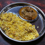 アルレハマーノ - テイクアウトしたビリヤニ。これで半分ぐらい