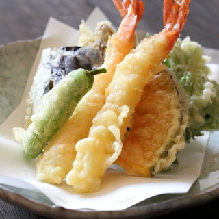 個室 半個室でゆったりランチ 旬の和食を愉しむ昼会席 季節の天婦羅付き全6品 和食日和 おさけと 日本橋 日本橋 割烹 小料理 食べログ