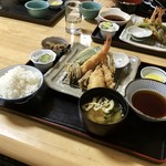 野田の元湯 - 【えび天プラ定食 700円】こちらは通常の天ぷら定食(650円)で、残り3本のエビ天は後から来ました。