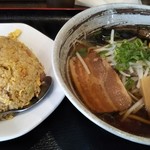 張家 - 麺＋飯セット\680。すごいコスパ。味もよし。