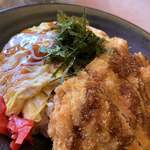 ライラック - チキンカツ和風オムライス。