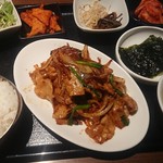 長寿韓酒房 - デジ焼肉定食 ¥950