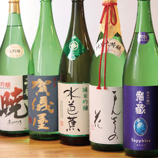全国47都道府県の日本酒と、こだわりのドリンクの数々