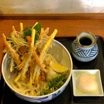 讃岐のおうどん 花は咲く - 彩4種野菜かき揚げぶっかけ990円税込クーポン券で温玉付き