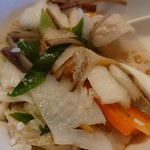 栄夏 - 小皿に取り分けた塩糀ちゃんこ