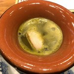 天婦羅 みやしろ - 鮑の肝ソースで鮑を煮込む