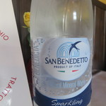 トラットリア イル ピスタッキオ - コペルトの対価のミネラルウォーター