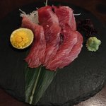 居酒屋 SANJI - 生本マグロほほ肉刺しとても鮮度が良かった...♪*ﾟでも…ほほ肉は生より炙りが好きだわ(￣∀￣)