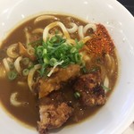 薩摩まんてん - 唐揚げ入りのカレーうどん。唐辛子はお好みで。