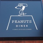 PEANUTS DINER - 看板