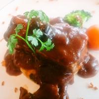 フレンチ ベイ・ビュー - 国産牛バラ肉の煮込みのハッシュドブラウン ななつぼし米の焼リゾット添え